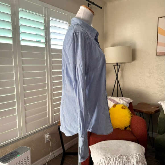 AE blue and white the pinstripe button down - Picture 3 of 6